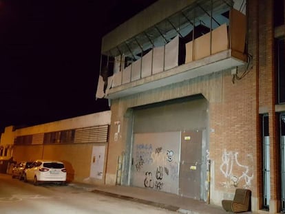 La nave industrial de Sabadell donde supuestamente se produjo la violación. En vídeo, declaraciones de vecinos y un trabajador de la zona.