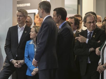 El Rey Felipe VI acompañado por Pedro Sanchez, Quim Torra, Ada Colau, Nuria Marin, Pedro Duque y Elena Salgado, durante la inauguración del Mobile World Congress.