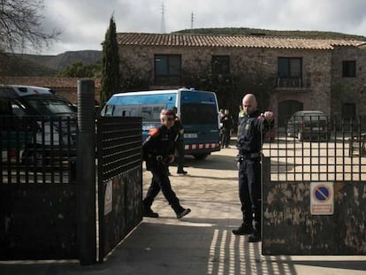 FOTO: El centro de menores de Castelldefels / VÍDEO: Declaraciones del secretario de Igualdad, Migraciones y Ciudadanía de la Generalitat, Oriol Amorós, este lunes.