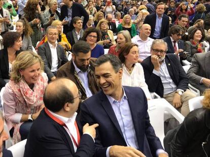 Miquel Iceta y Pedro Sánchez en el acto electoral en Vall d'Hebron. En vídeo, declaraciones de Iceta.