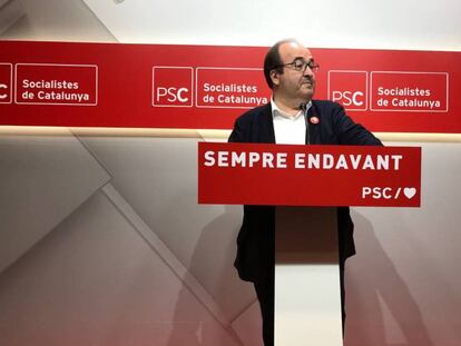 Miquel Iceta, del PSC, este lunes en la sede de la formación en Barcelona. En vídeo, declaraciones del Iceta tras saber los resultados electorales.