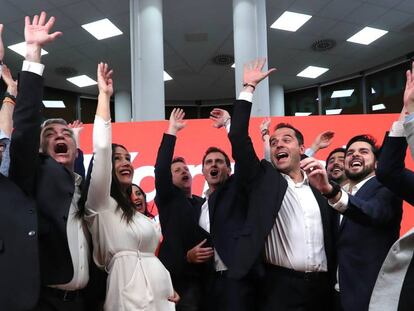 Los dirigentes de Ciudadanos celebran los resultados de las elecciones. En vídeo, Aguado: "Mi prioridad es formar gobierno con el Partido Popular"
