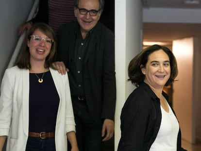 Ada Colau, alcaldesa en funciones de Barcelona, junto a los miembros de su formación Janet Sanz y Joan Subirats. En vídeo, declaraciones de Colau.