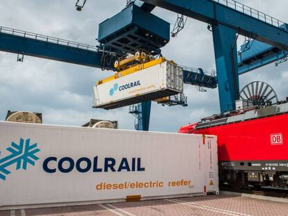 Operación de carga del Coolrail, en una imagen cedida por la empresa. En vídeo, el anuncio del tren.