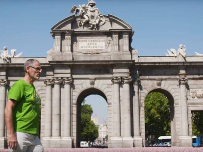 Ramón Linaza estuvo en la primera manifestación del Orgullo hace 41 años. Recorremos con él Madrid en un paseo lleno de recuerdos