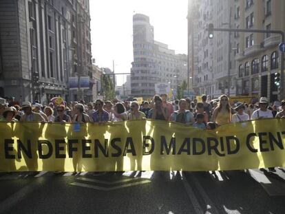 Manifestantes durante la protesta a favor de Madrid Central en Madrid el pasado 29 de junio. En vídeo, Almeida tiene tres días para presentar alegaciones a la suspensión de Madrid Central por el juez.