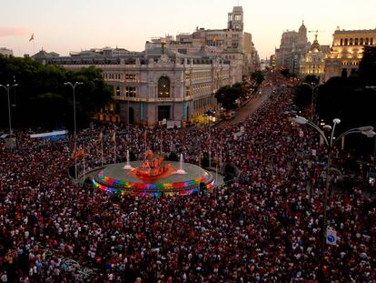 Manifestación en defensa de los derechos LGTBI por el centro de Madrid. En vídeo, un resumen del desfile.