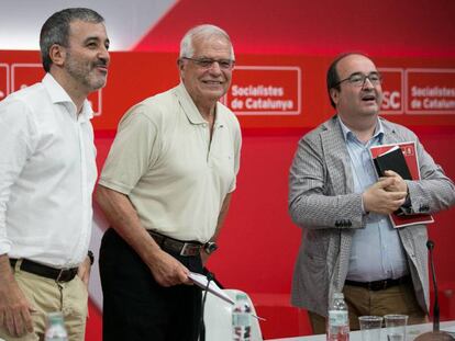 Josep Borrell, con Miquel Iceta y Jaume Collboni, en la Escola d'Estiu del PSC.