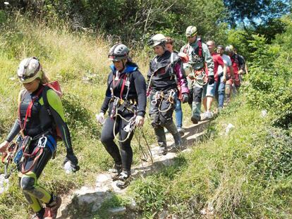 Las espeleólogas rescatadas. En vídeo, final feliz en el rescate de las tres espeleólogas catalanas atrapadas en Coventosa, Cantabria.