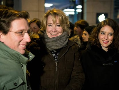 Martínez Almeida, Esperanza Aguirre e Isabel Díaz Ayuso en un acto a favor del venezolano Guaidó el pasado febrero. En vídeo, Díaz Ayuso se desmarca de Aguirre.