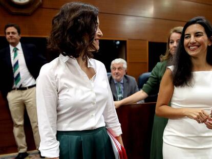 Isabel Díaz Ayuso y Rocío Monasterio, este miércoles en la Asamblea de Madrid. En vídeo, los momentos más destacados de la sesión.