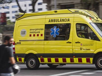 En foto, una ambulancia del SEM. En vídeo, nueva denuncia por agresión sexual en Barcelona.