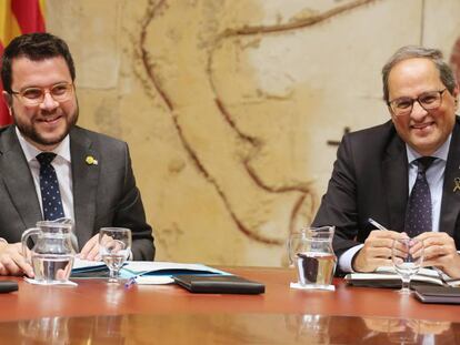 En foto, el vicepresidente Pere Aragonès, y el president, Quim Torra, en la reunión de este martes del Consell Executiu. En vídeo, comunicado de la portavoz del Govern.