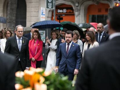 En foto, el presidente Quim Torra (izquierda) y el vicepresidente Pere Aragonès, en la ofrenda floral a Rafael Casanova en la Diada. En vídeo, los partidos independentistas celebran los primeros actos de la Diada en un clima de división.