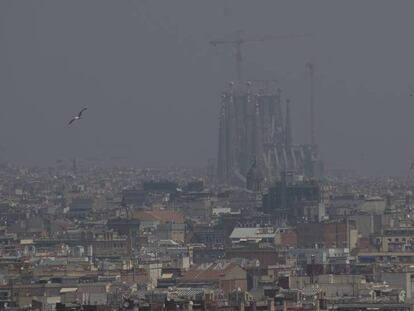 Contaminación en Barcelona el pasado julio. En vídeo, declaraciones de la alcaldesa de Barcelona, Ada Colau.