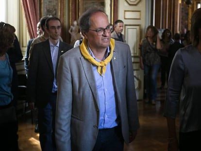 El presidente catalán, Quim Torra, junto a su mujer, Carola Miro, en el Ayuntamiento de Barcelona. En vídeo, así ha sido la investigación de la Guardia Civil.