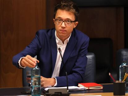 Íñigo Errejón esta mañana en la junta de portavoces de la Comunidad de Madrid. En vídeo, el portavoz de Más Madrid empieza a tejer alianzas.