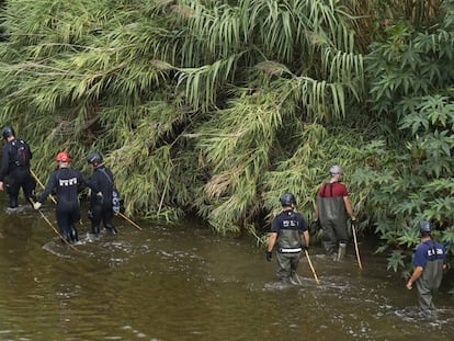 Cuerpos de seguridad buscan al bebé arrojado al Besòs.