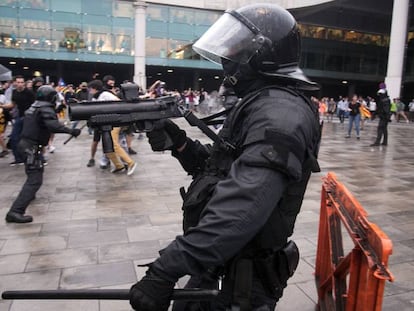 Police charge against protesters at Barcelona airport.