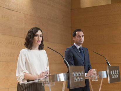 La presidenta de la Comunidad de Madrid, Isabel Díaz Ayuso, y el vicepresidente, Ignacio Aguado, en una comparecencia el pasado día 8. En vídeo, declaraciones de Díaz Ayuso.