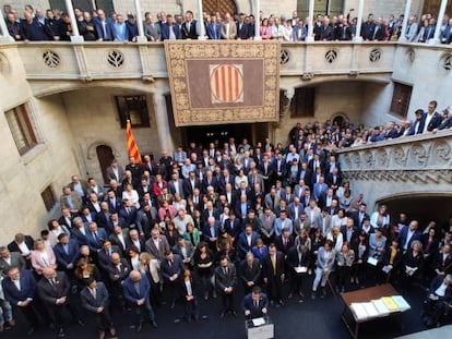 Encuentro de alcaldes en el Palau de la Generalitat, en Barcelona. En vídeo, la declaración completa de Torra.