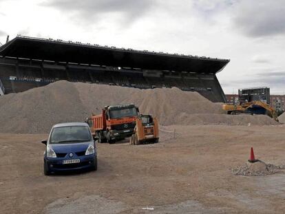 Obras de demolición del estadio Vicente Calderón. En vídeo, un timelapse de las obras.