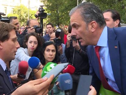 El alcalde de Madrid, José Luis Martínez- Almeida, se enfrenta a Vox por una pancarta que niega la violencia de género, el pasado 19 de septiembre. En vídeo, la importancia de por qué hay que llamar a la violencia machista por su nombre.