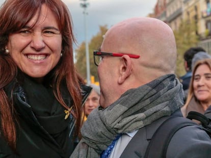 La diputada Laura Borràs (izq.) junto al abogado Gonzalo Boye (der.). En vídeo, la portavoz de JxCat en el congreso exige a Sánchez diálogo entre gobiernos con mediador y sin exclusiones.