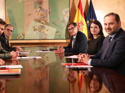 Negociadores de ERC y del PSOE en la última reunión para tratar la investidura de Pedro Sánchez. En vídeo, semana clave para los políticos presos.