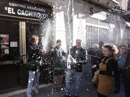 Celebración en el centro aragonés El Cachirulo de Reus. En vídeo, la emoción de los premiados.