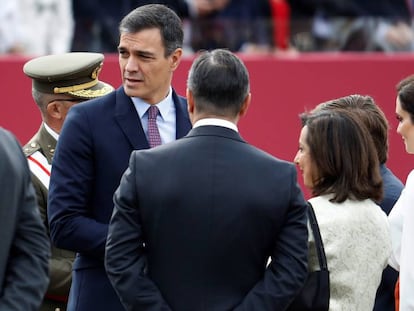 Pedro Sánchez e Isabel Díaz Ayuso durante el Día de las Fuerzas Armadas. En vídeo, la presidenta de la Comunidad de Madrid e Ignacio Aguado piden a Sánchez que no minen sus libertades.