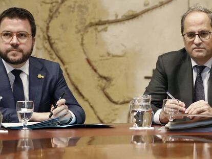 El presidente de la Generalitat, Quim Torra (a la derecha), junto al vicepresidente del Govern y conseller de Economía, Pere Aragonès, este miércoles. En vídeo, las declaraciones de Torra.