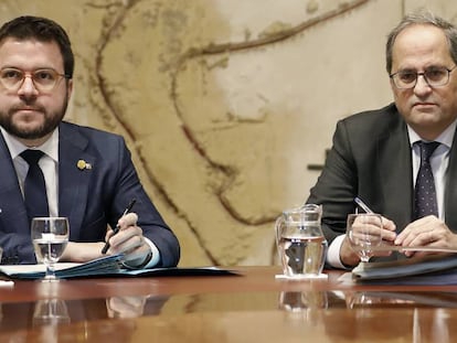 El presidente de la Generalitat, Quim Torra (a la derecha), junto al vicepresidente del Govern y conseller de Economía, Pere Aragonès, este miércoles. En vídeo, las declaraciones de Torra.