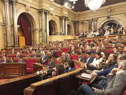 El Pleno del Parlament, reunido este miércoles. En vídeo, el Parlament aprueba recurrir al Supremo la retirada del escaño de Torra con la abstención del PSC.