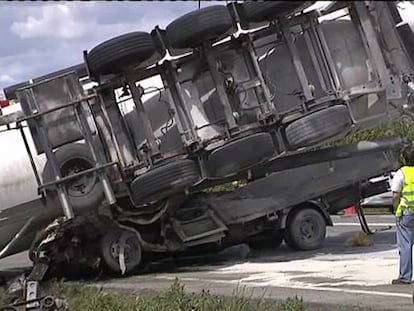 Mueren tres personas en un accidente de tráfico múltiple en la N-240