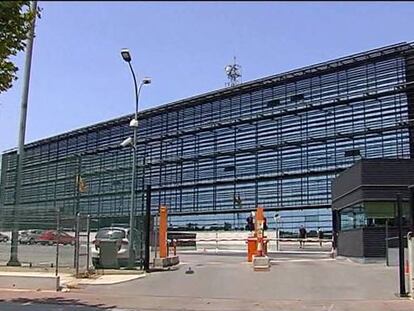 Policías en comisaría ajena