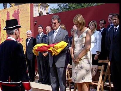 Esta mañana ha comenzado el acto oficial de la Diada, en el parque de la Ciutadella de Barcelona, presidido por el presidente de la Generalitat, Artur Mas, en una ceremonia que se ha iniciado con la entrega de la ‘senyera’ y su posterior izado