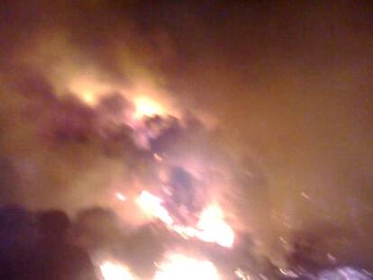 Vídeo grabado por Carlos Martínez, que intentó apagar el fuego en la finca de un amigo con otros vecinos de Chulilla.