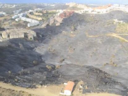 Detenido un jardinero por el fuego que arrasó 8.200 hectáreas en Málaga