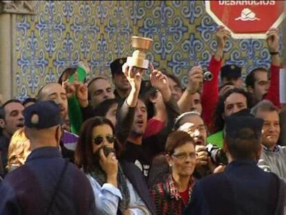 La bronca social se traslada a la Lonja