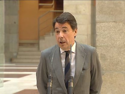 González opina que Botella firmó a favor de La Princesa porque "no se ha enterado de lo que está pasando" en el hospital. Fuentes municipales sostienen que Botella sabía "perfectamente" lo que estaba firmando.