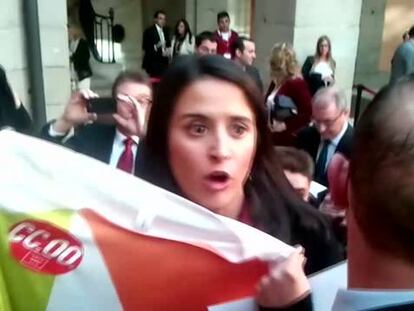Trabajadores de Telemadrid se cuelan en el acto de la Constitución para protestar