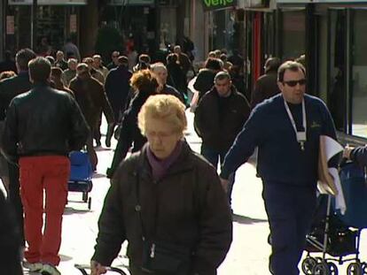 Muchos vecinos opinan que va a crear empleo, pero otros tantos están preocupados por si su ciudad se convierte en un foco de delincuencia y prostitución.
