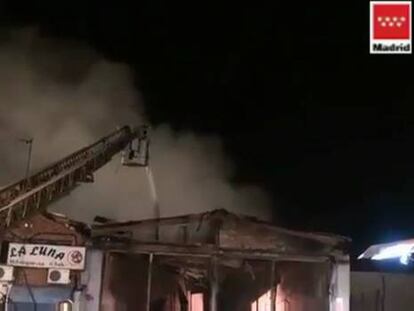 Un incendio destroza una nave industrial en Humanes