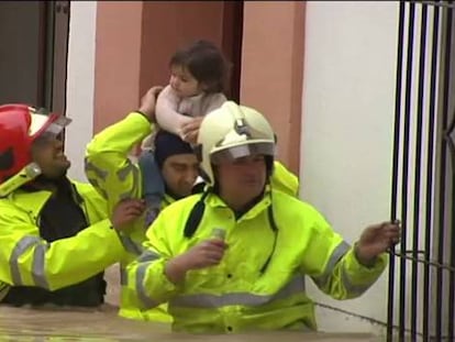 Las lluvias obligan a desalojar a
cien familias de una pedanía de Jaén