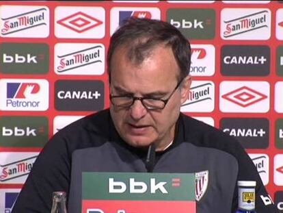 Bielsa confirma el once ante el Granada, pero no con cuántos centrales jugará