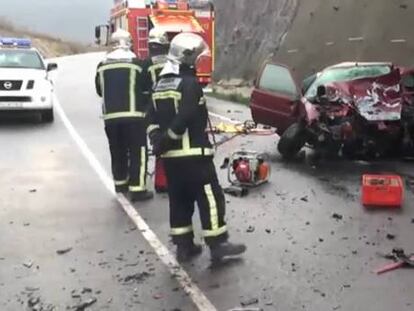 Dos muertos y un herido leve en un accidente de tráfico en la M-608