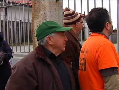 Afectados por las preferentes de Salvaterra cercan la casa del alcalde