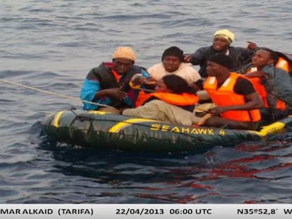 España y Marruecos rescatan a 94 inmigrantes en 10 pateras en el Estrecho