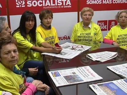 Preferentistas de A Coruña se encierran por turnos en el Ayuntamiento